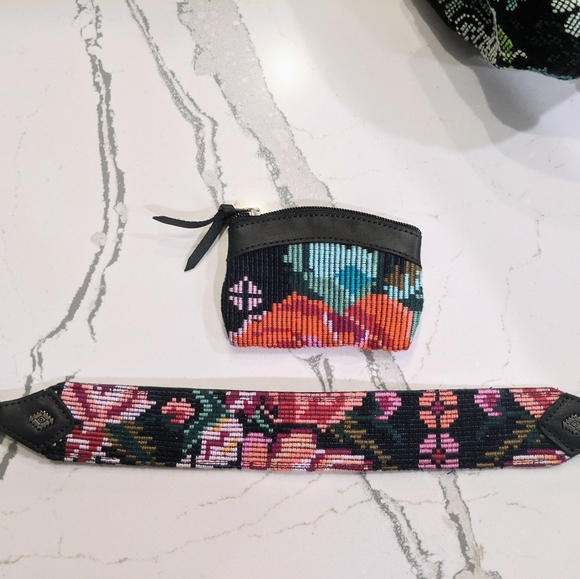 Floral MCDB - Picture 2 of 4